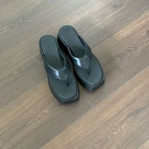 Alohas Pancake Black Sandals